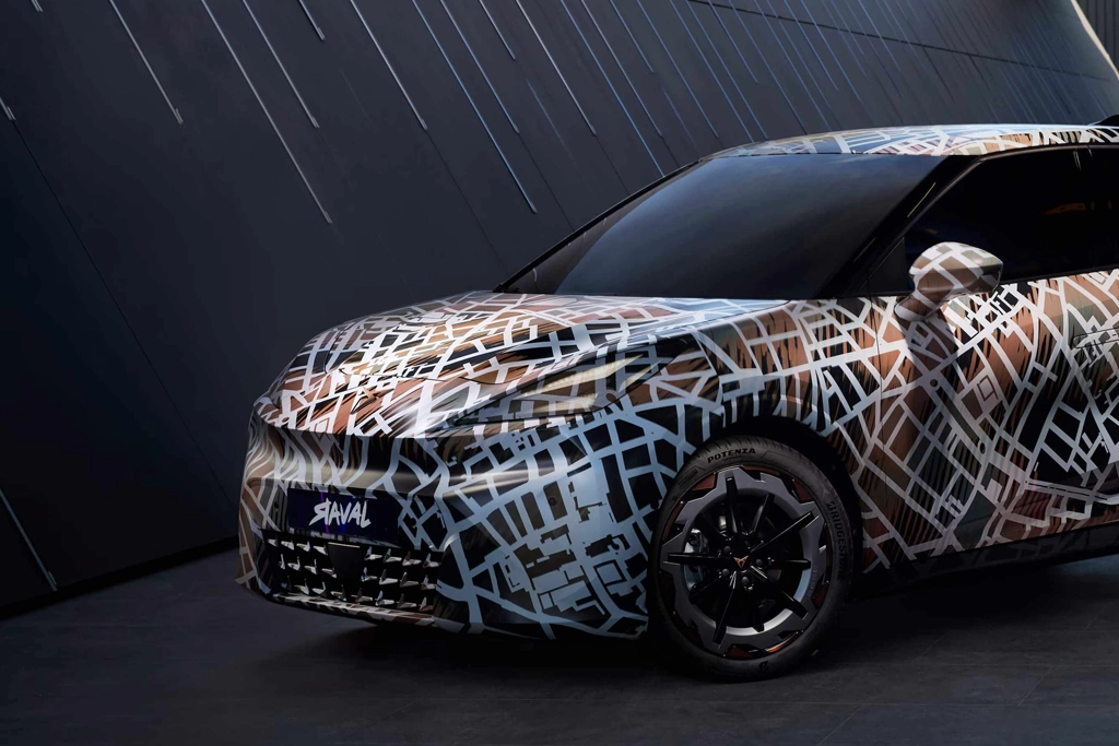 Vue trois quart avant de la Cupra Raval