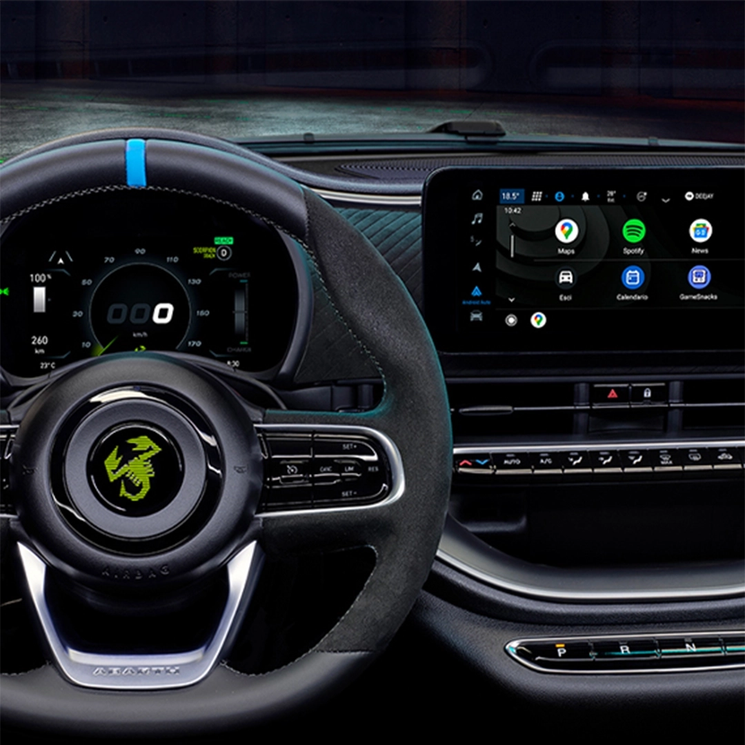 Planche de bord moderne de l’Abarth 500e