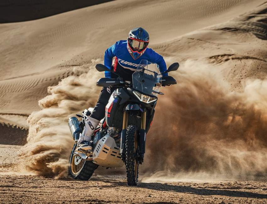 Aprilia Tuareg en action sur une piste 