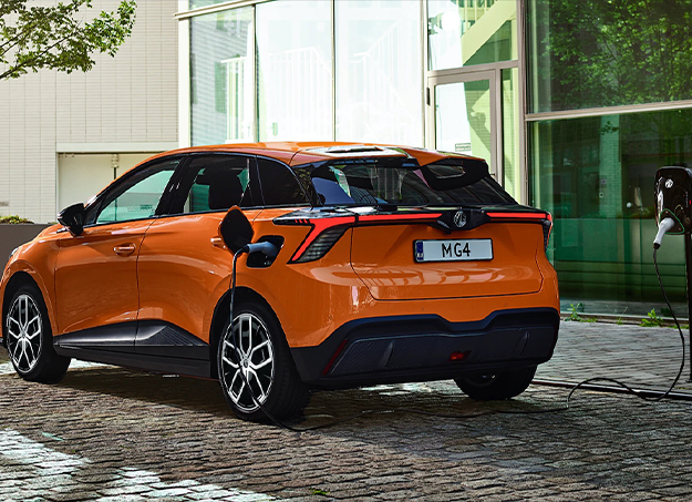 Vue trois quart arrière sportif de la MG4 XPOWER